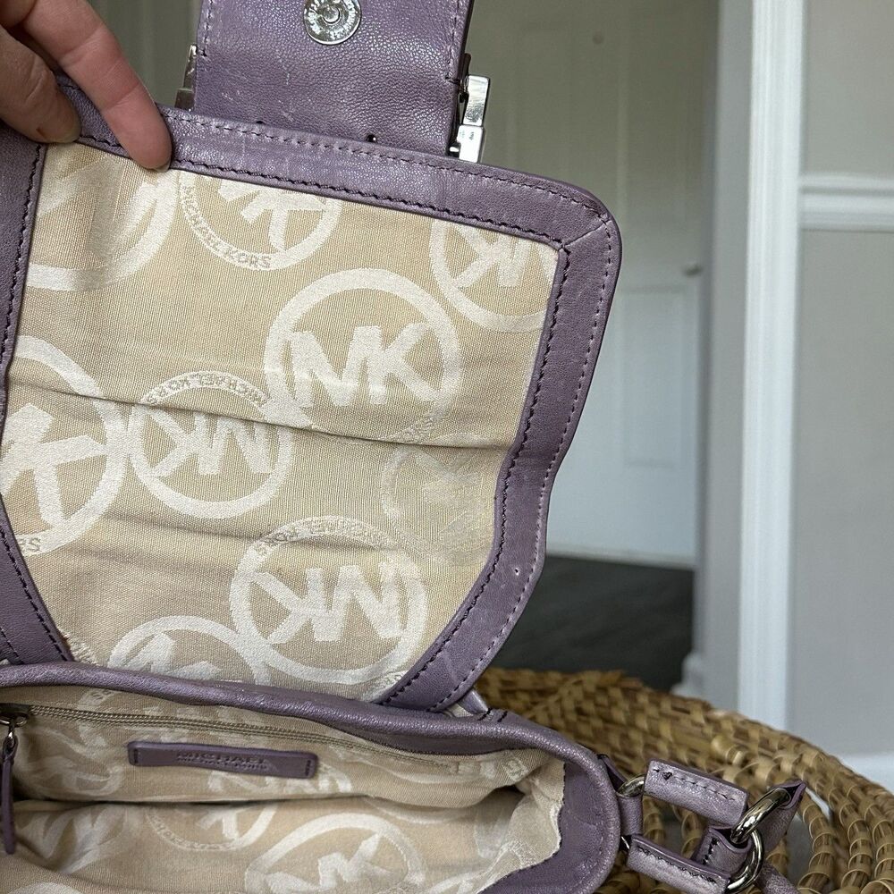 Vintage Michael Kors Camden Lilac Leather Silver Buckle Messenger Shoulder Bag - Picture 10 of 14